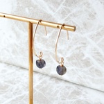 透明感抜群🖤アイオライトのシンプル一粒ピアス🖤