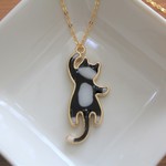 【再販】ぶら下がり猫のネックレス　ハチワレ