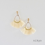ホワイトタッセルピアス／イヤリング