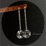 SWAROVSKIオクタゴン揺れる煌きピアス／イヤリング