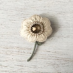 お花刺繍ブローチ スワロフスキーとビーズ刺繍 