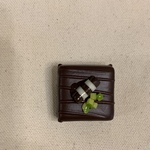 ミルク 一粒チョコ 《ピスタチオ》　ブローチ 　フェイクスイーツ