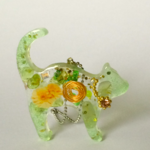 花首輪のペリドット子猫・オルゴナイトアクセサリー