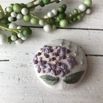 【ブローチorヘアゴムorパッチンピン】あじさい刺繍　ミルク×紫　