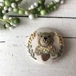 【ブローチorヘアゴムorパッチンピン】くま刺繍　 みるく