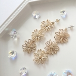 【ゴールド】手描きみたいなお花のロングピアス/イヤリング