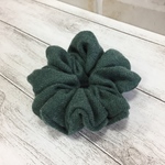 リネンウールで作ったシュシュ（グリーン）