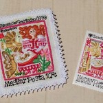 切手のような刺繍ブローチ