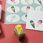 コーンのダブルアイスクリームの消しゴムはんこ（持ち手つき）【お菓子12】