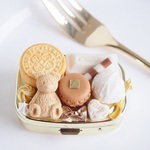 クリームサンドクッキーとクマちゃんのピルケース