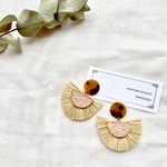 べっ甲カボションのラフィアピアス