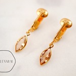 シャネルタイプヴィンテージスワロフスキーのイヤリング topaz