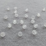 氷の水玉〜4mm〜　チェコビーズ 20個
