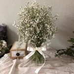 かすみ草とリモニュームのブーケ