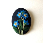 青い小花 刺繍 ブローチ 