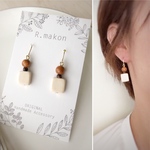 ウッドのシンプルフックピアス／樹脂変更可