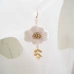 お花刺繍とゴールドリーフピアス/イヤリング＊