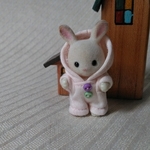 立っち赤ちゃんのフード付きロンパース