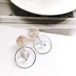 マーブルプレートとフープのスフィアピアス/イヤリング