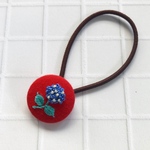 送料無料●刺繍のくるみぼたん。ヘアゴム。