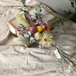 ころころした植物のカラフルスワッグ