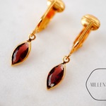 シャネルタイプヴィンテージスワロフスキーのイヤリング garnet