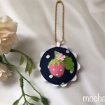 まんまるいちごのマカロンキーホルダー   (お花)