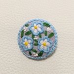 刺繍ブローチ ネモフィラ