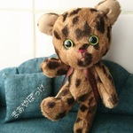 ヒョウ柄だけど鼻ぺちゃくまちゃんのぬいぐるみ 