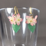 紫陽花のフックピアス(ピンク)