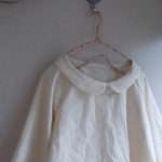 総刺繡丸襟ブラウス
