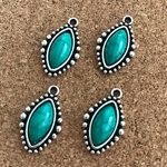 【4個】シルバー メタル パーツ  ♦︎エメラルド