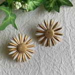 【29mm】ヴィンテージ   フラワーモチーフアクリルボタン ゴールド×クリーム 2個セット