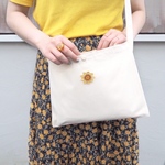 ビーズと刺繍のひまわりサコッシュ