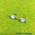 ラグビーボールピアス（イヤリング）☆貼り付けタイプRUGBY