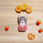 ネコの刺繍ブローチ 〜ソフトクリーム〜