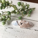 うさぎさんの刺繍の右髪用ヘアピン（ラムネフラッグ）