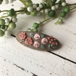 pink berry刺繍の右髪用ヘアピン