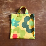 【SALE】￥2800→1800 32cm×32cm ぺたんこバッグ（イエローお花）