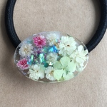 ［送料無料］白やピンクのお花のレジン製ヘアゴム