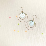 ゆらゆら パステルグリーンシェルのピアス