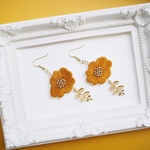 お花刺繍とゴールドリーフピアス/イヤリング＊