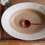 口を広めに作った双葉模様ののオーバル型カレーボウル（アイボリー）