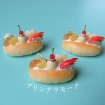 プリンアラモードサンドのコッペパン