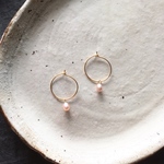 淡水ピンクパールのフープピアス_お呼ばれにも！