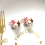 ピンクのお花のビジューピアス