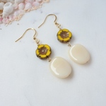 Hawaii  flower yellow ピアス／イヤリング【チェコビーズ】