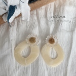 フラワー×クリアベージュピアス