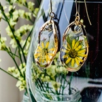 黄色のお花が揺れるピアス