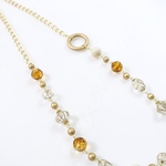 ベージュの大人なロングネックレス